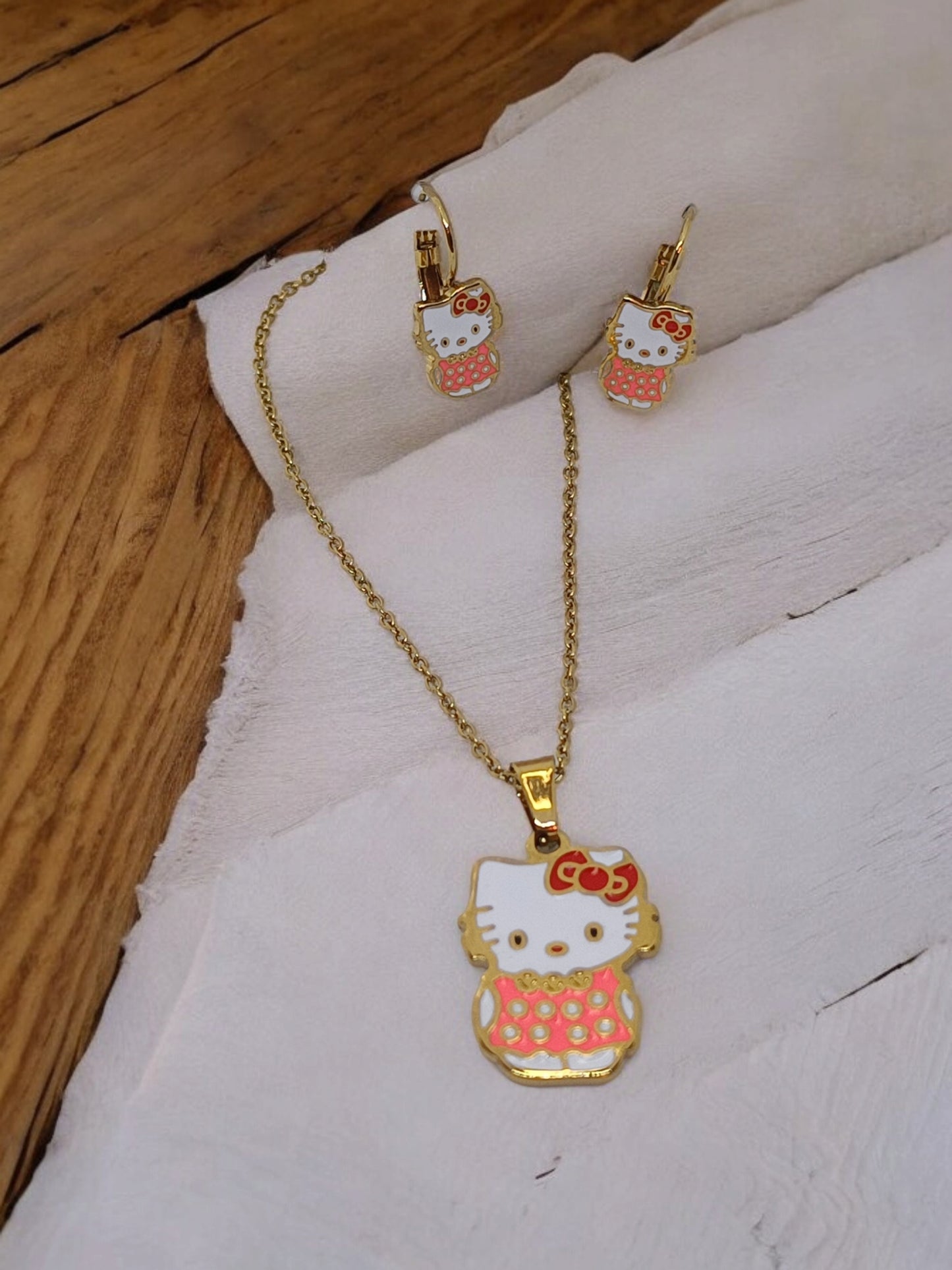 Set de Aretes y Cadena para Niña