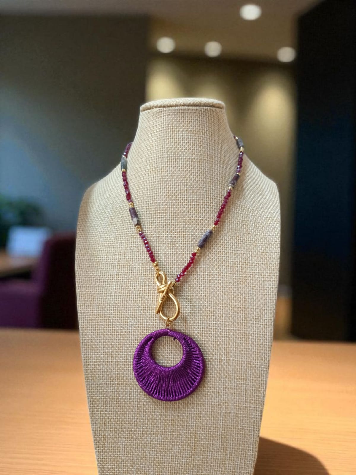 Collar en cristal checo - Dije tejido artesanal