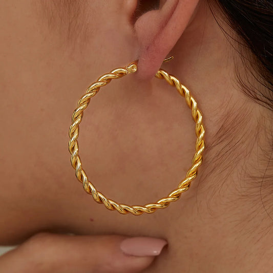 Argollas doradas, en acero enchapado en oro de 18k