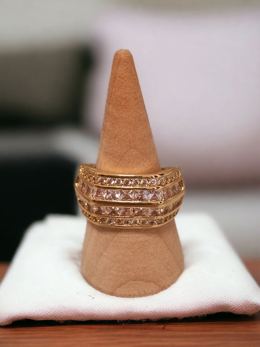 Anillo de oro laminado con Zirconias