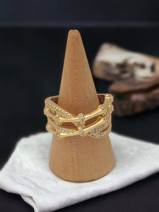 Anillo en oro laminado con zirconias