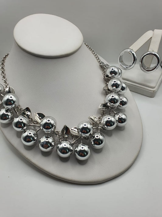 Collar Cherry Plateado - (Aretes se venden por separado)