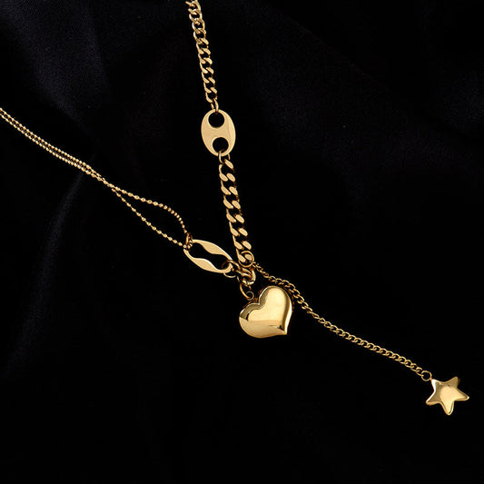 Cadena de acero dorado con diseño de corazón y estrella